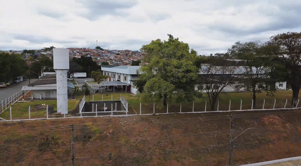 Área externa da filial em Machado